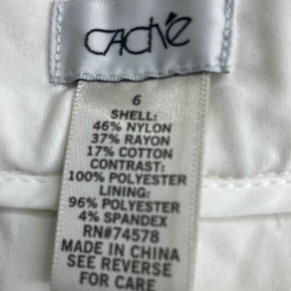 CACHE’ 6 White Fully Lined Lacey  Front Zip Short Shorts - Picture 3 of 12